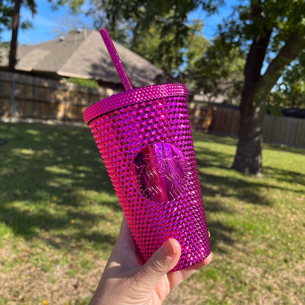❌SOLD❌Starbucks Berry Bling GRANDE
Metallic Studded Tumbler